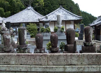 歴代住職の墓