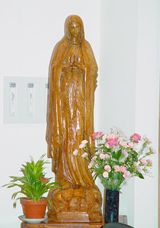 聖堂の聖母マリア像