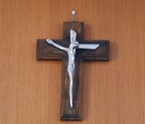 聖堂入口　十字架