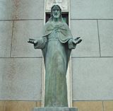 聖堂前　イエス像